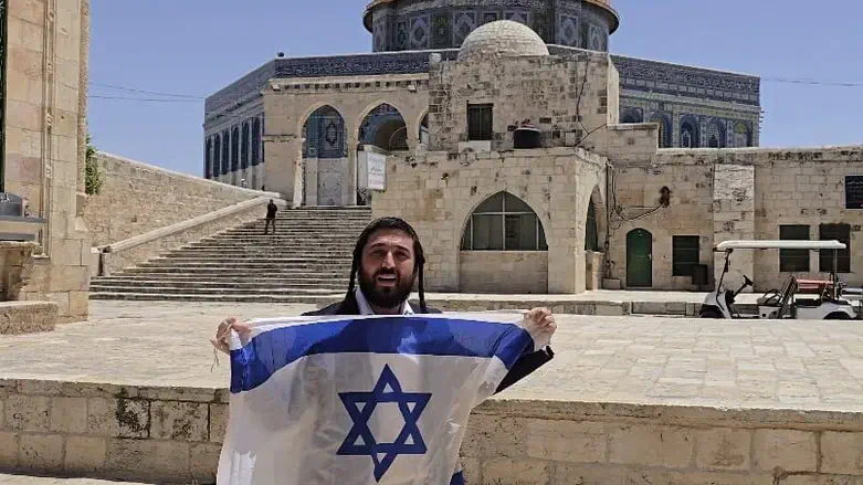 Tzvi Succot waves an Israeli flag on the Temple Mount