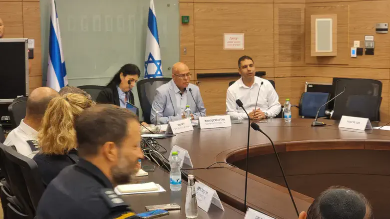 פוגל בועדה