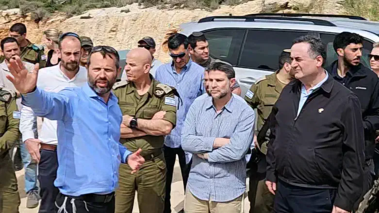 גנץ, סמוטריץ' וכ"ץ בסיור