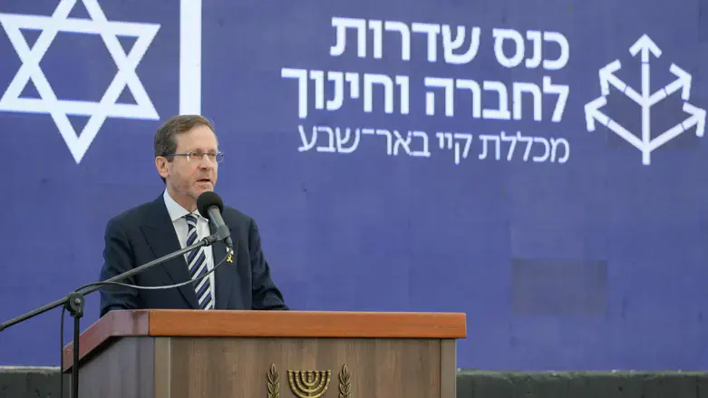 Herzog at the conference