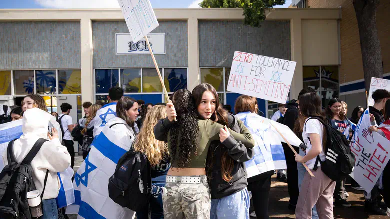Jewish students at El Camino Real Charter High School protest antisemitic incidents, 2024