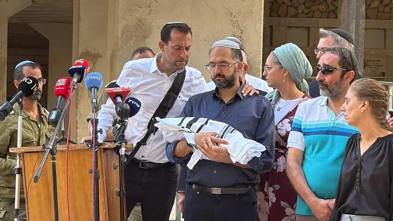 יוסי דגן בהלוויה