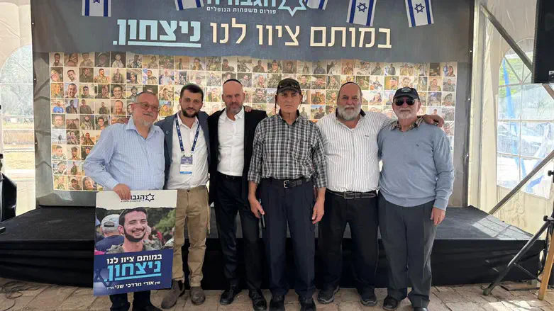 Delegation at Gvura Forum Tent
