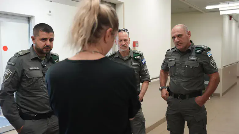 Brik Yitzhak with the injured volunteer