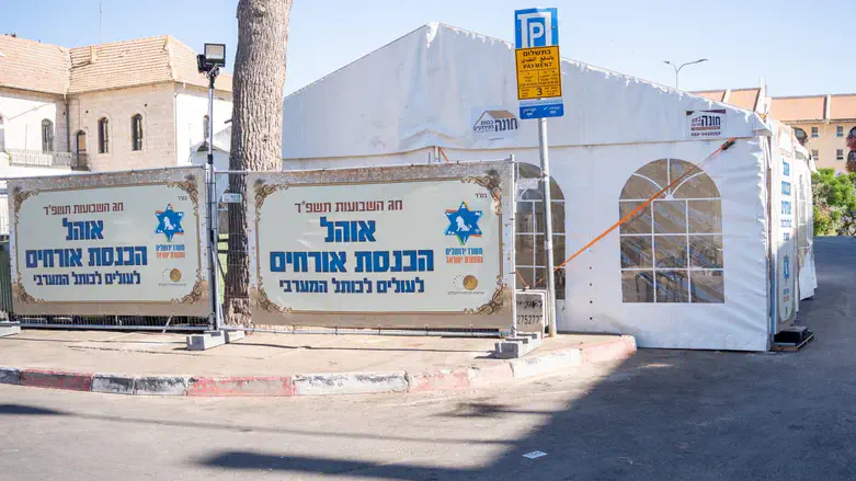 Refreshment tents on the way to the Western Wall