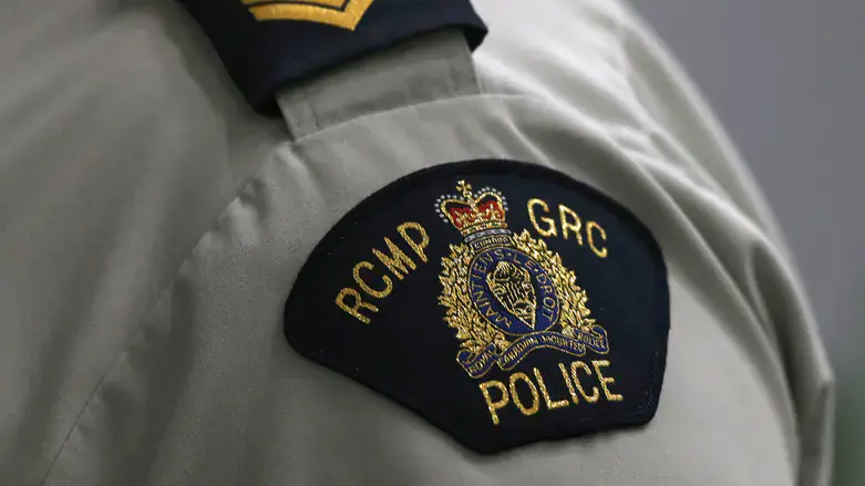 Royal Canadian Mounted Police uniform crest