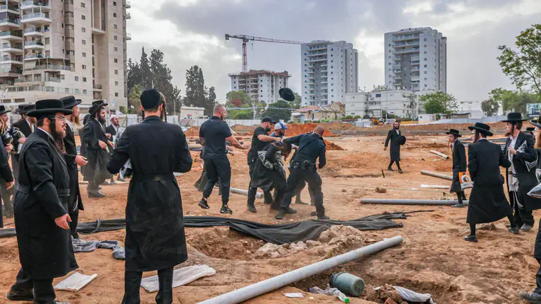 Haredim protest at Aora's site in Yehud
