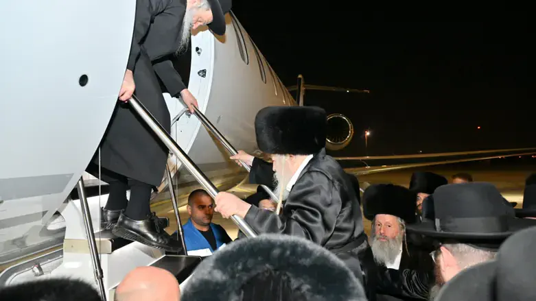 The Rebbe of Gur boarding the plane