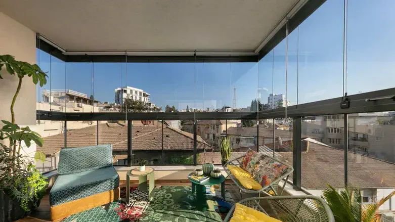 סגירת מרפסת