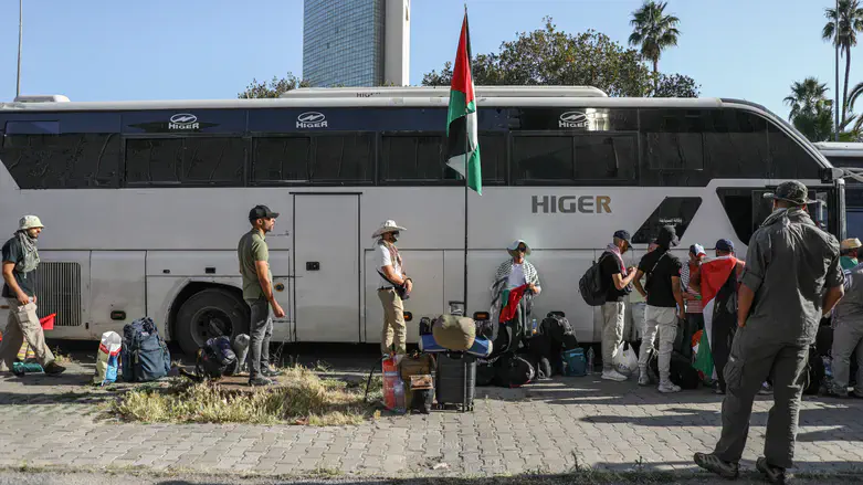 Convoy departs from Tunis toward Rafah