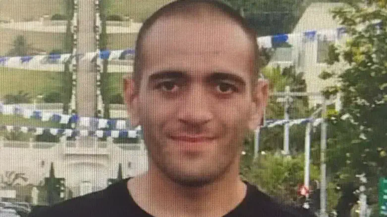 אדם בזוק