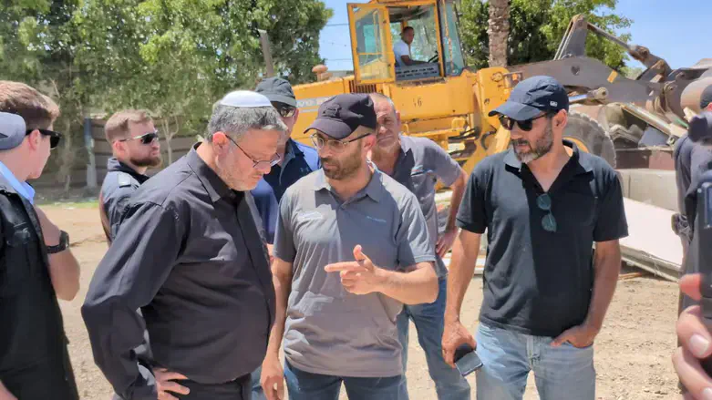 השר בן גביר במבצע אכיפה בנגב