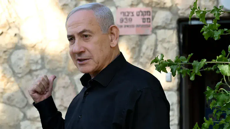 Benjamin Netanyahu near a public shelter