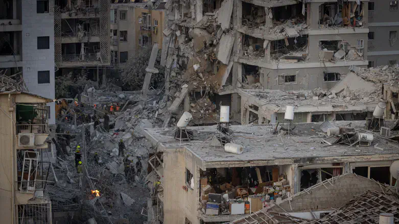 Scene of rocket fall in Bat Yam