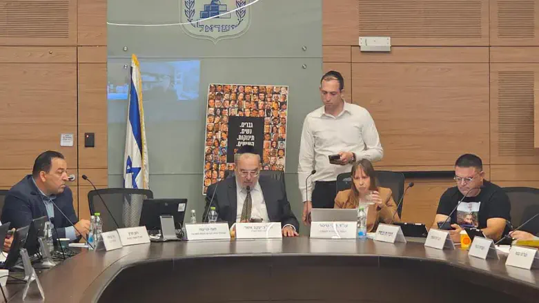 הדיון בוועדת הפנים