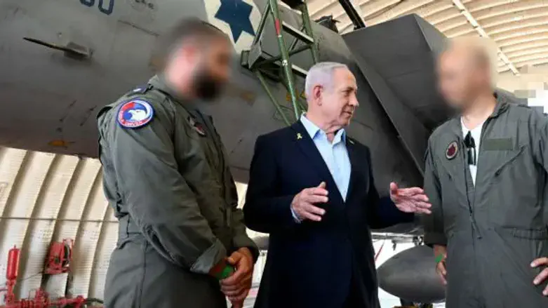 נתניהו בביקור בבסיס חיל האוויר, השבוע