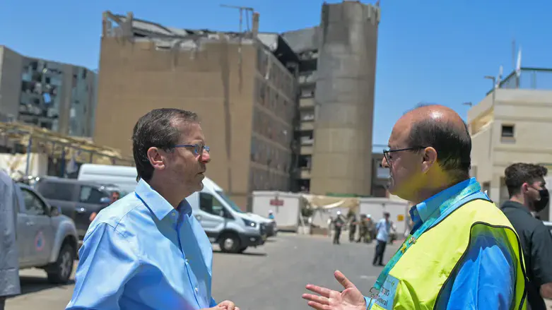 President Isaac Herzog at Soroka after the missile strike