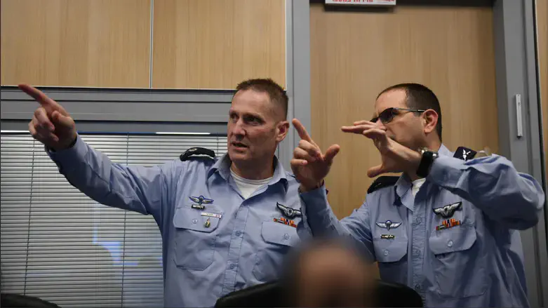 Командующий ВВС Израиля Томер Бар в диспетчерской во время атаки по Ирану