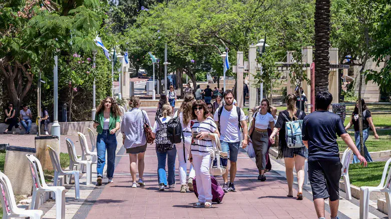 אוניברסיטת בר אילן, אילוסטרציה