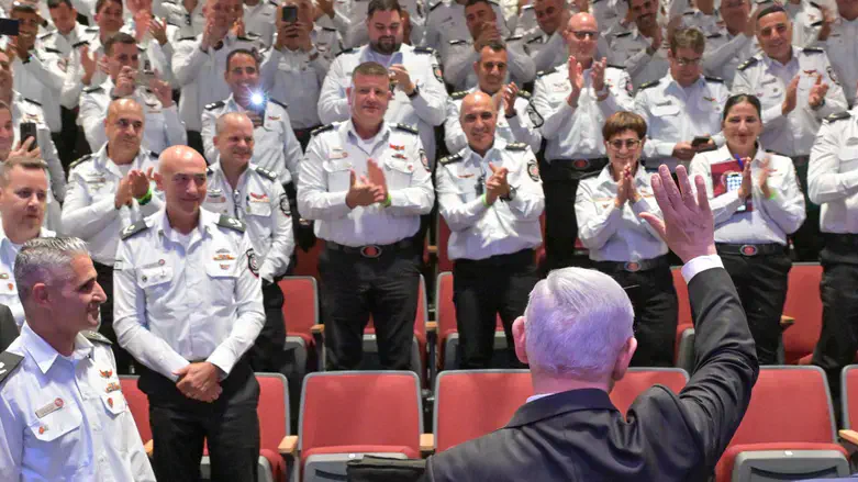 Netanyahu addresses the fire fighters