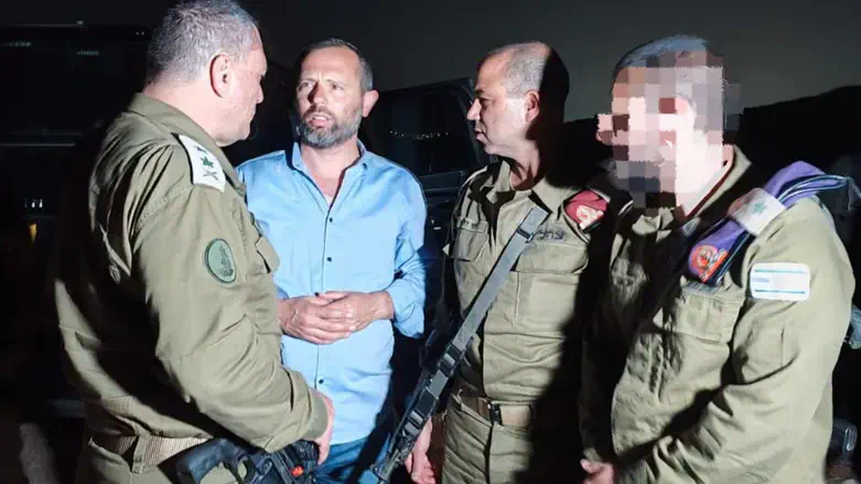 ישראל גנץ עם הרמטכ"ל