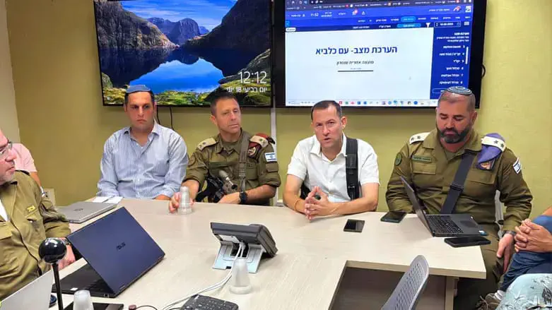 Yossi Dagan with Head of the Central Command