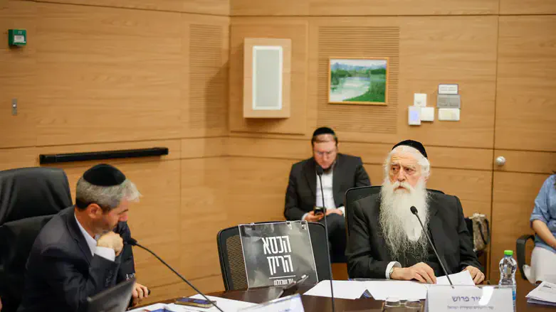 השר פרוש בדיון