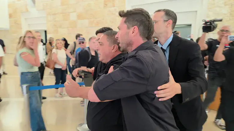 הרצלח חג'אג' מוצא מהדיון