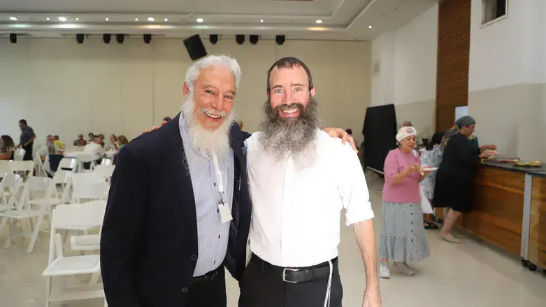 ד"ר גיל יוסף שחר ומייסד הסדנה הרב פייקובסקי