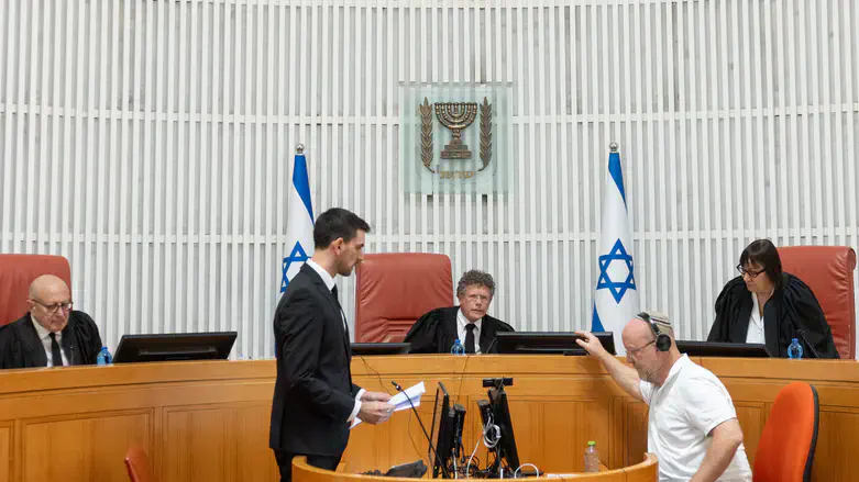 השופט יצחק עמית בדיון