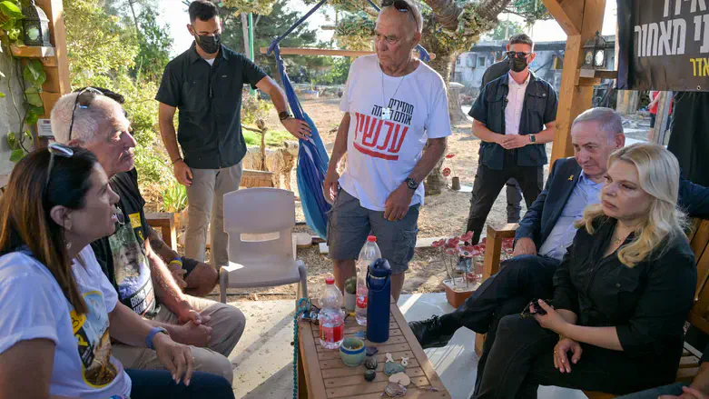 נתניהו בקיבוץ ניר עוז