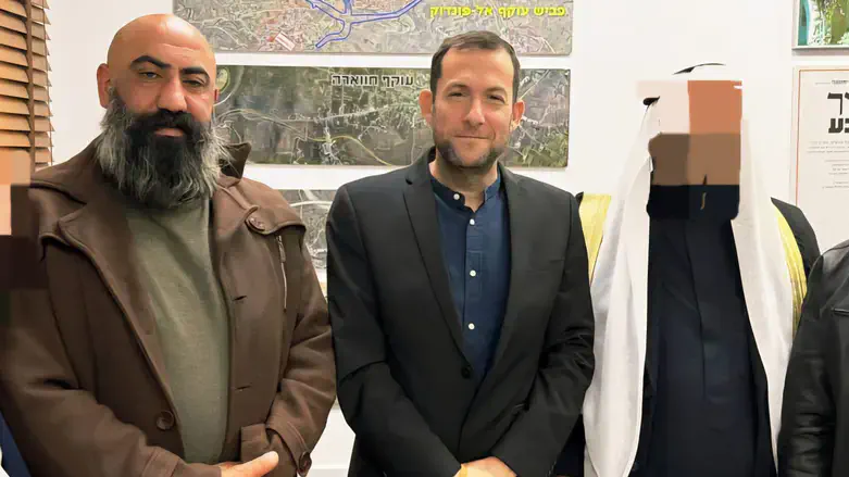 Yossi Dagan with the Sheikhs