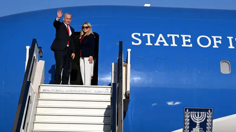 Netanyahu and his wife board the Wing of Zion
