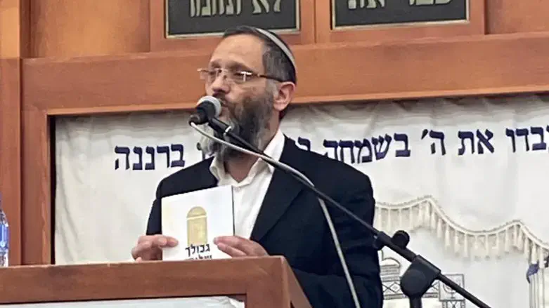 Rabbi Bareli at the book launch