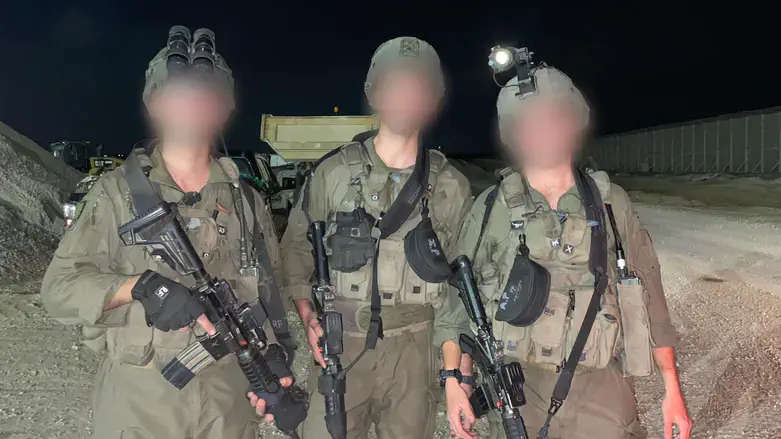 סגן ר' עם חייליו