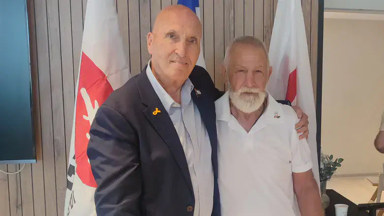 מימין: אלי בן שם ואלי טהר