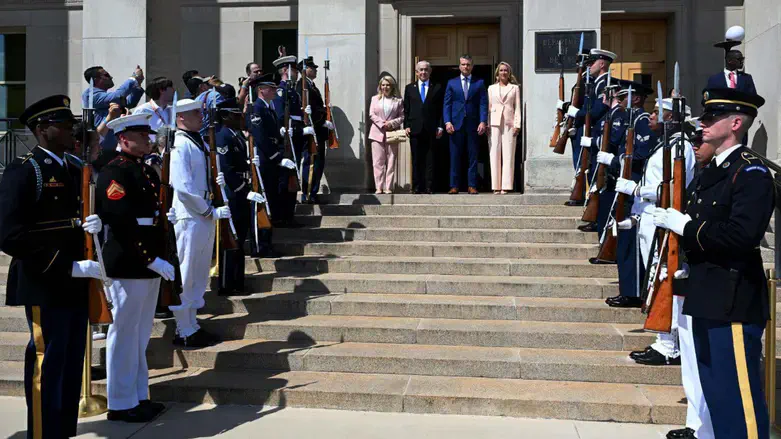 Netanyahu and Hegseth at the Pentagon
