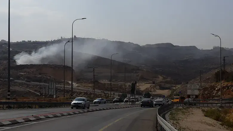 שריפת פסולת סמוך למעבר מכמש בבנימין