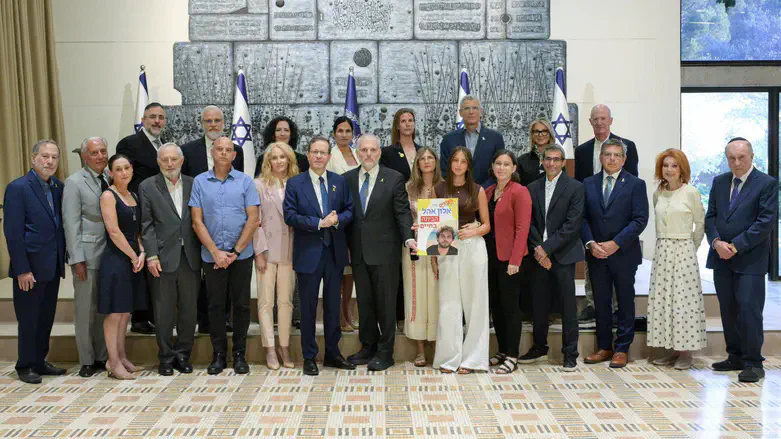 Herzog and Alon Ohel's family with the US Jewish delegation