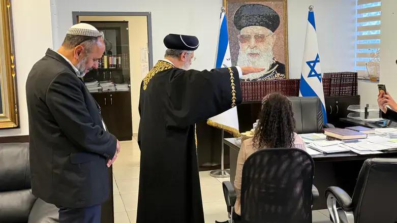 הרב דוד יוסף עם האישה שהתגרשה