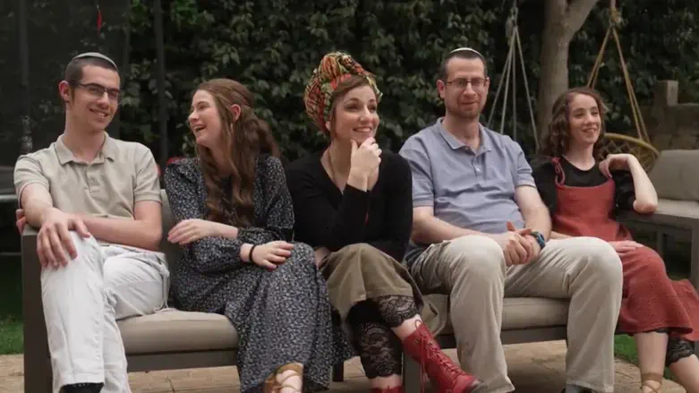 איך חרק ועוגה גרמו למשפחת הרמן להרגיש בבית