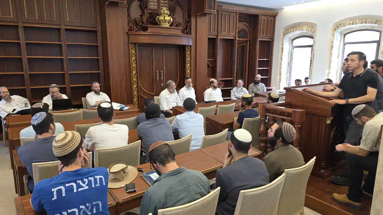 רבני ותלמידי עטרת ירושלים חוזרים