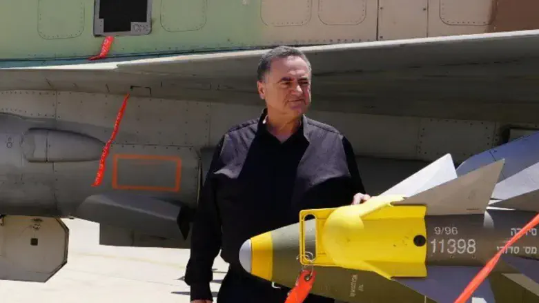 ישראל כ"ץ בביקור בבסיס חיל האוויר