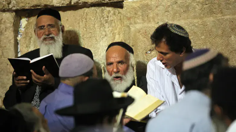 Kinot at the Kotel