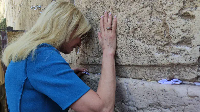 Paula White-Cain at Western Wall
