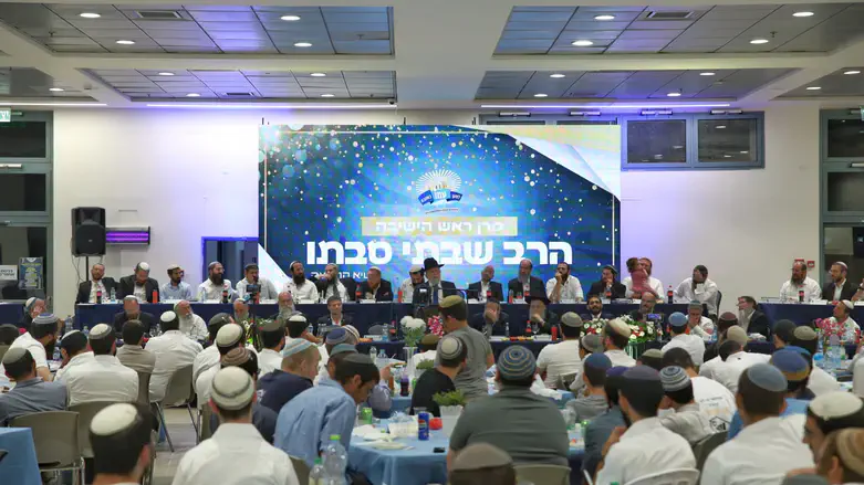 הרב שבתי סבתו באירוע ההשקה