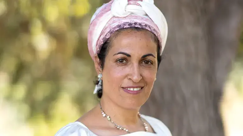 שירלי והל