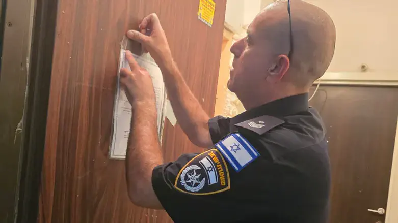 המשטרה בדירה בה אותרו שב"חים