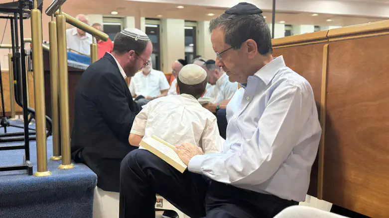 Isaac Herzog reading Eicha