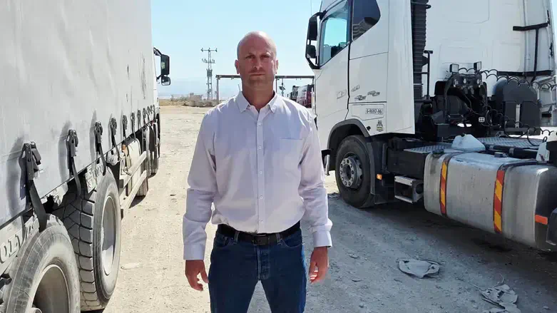 MK Yitzhak Kroizer at Allenby Crossing